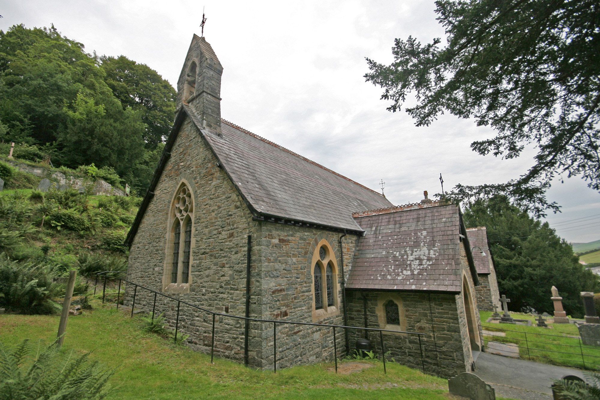 Eglwys Llanfihangel, Llanfihangel Genau'r Glyn