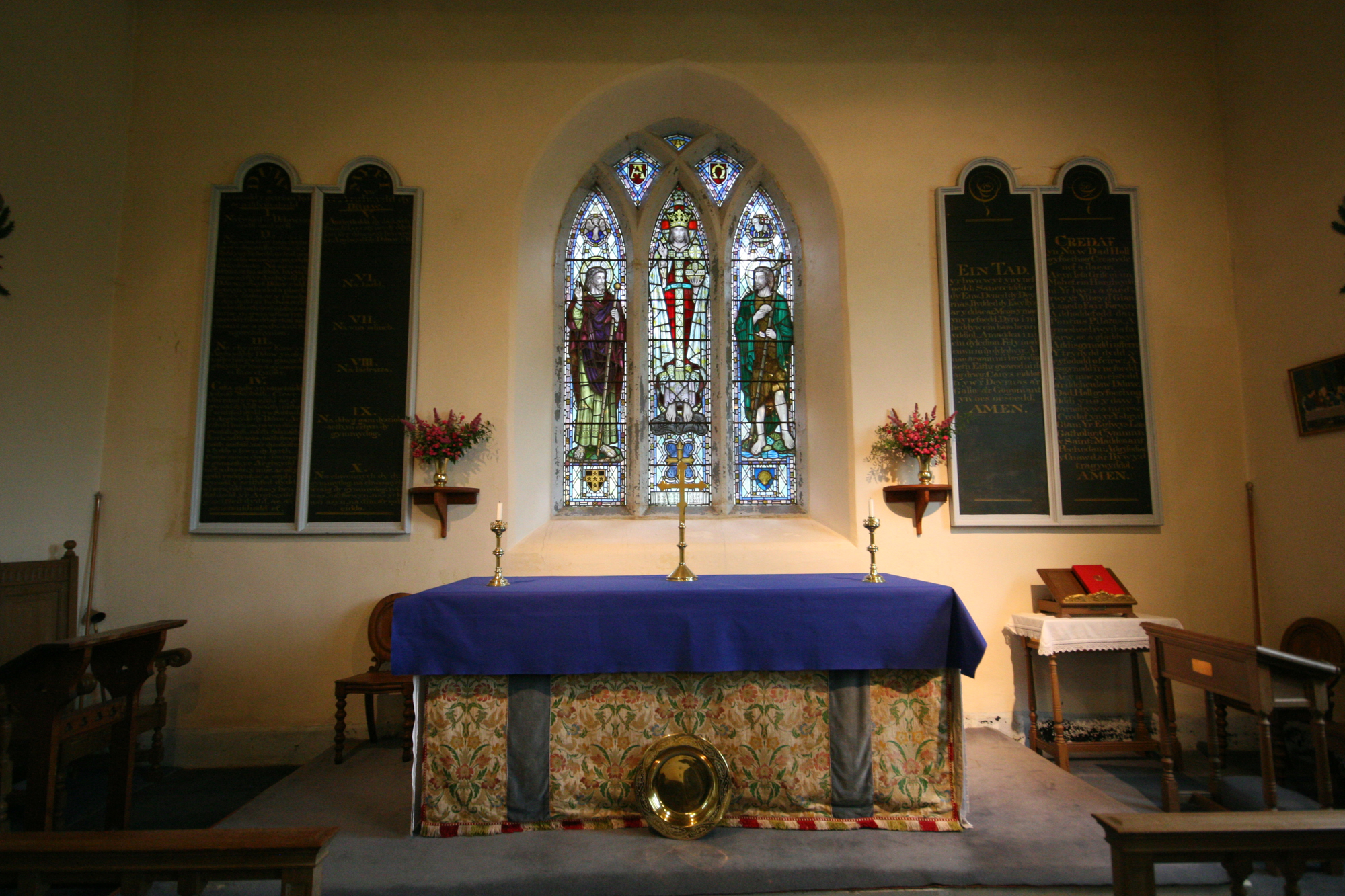 St John the Baptist, Ysbyty Cynfyn